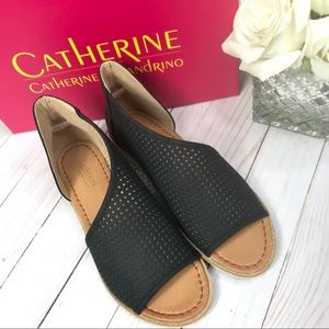 ❤️Catherine Malandrino Swan Cutout Shoes ❤️